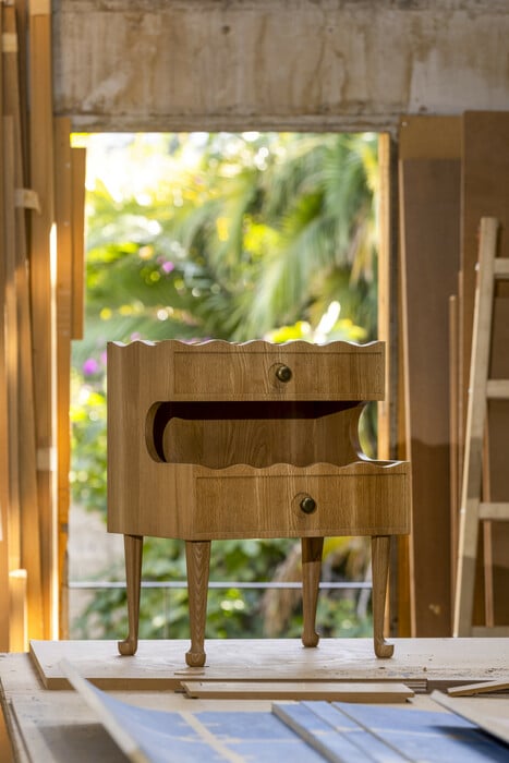 Μια επιπλοποιία ενός και πλέον αιώνα συνδέεται με τη σύγχρονη τέχνη 