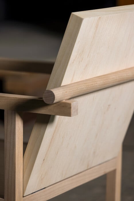 Μια επιπλοποιία ενός και πλέον αιώνα συνδέεται με τη σύγχρονη τέχνη 