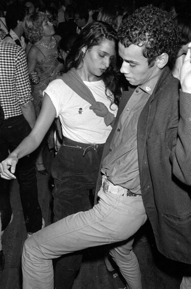 Farida Khelfa: Η Σταχτοπούτα της γαλλικής μόδας βγάζει στο σφυρί το παρελθόν της σε μια δημοπρασία-έκπληξη