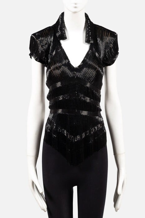 Farida Khelfa: Η Σταχτοπούτα της γαλλικής μόδας βγάζει στο σφυρί το παρελθόν της σε μια δημοπρασία-έκπληξη