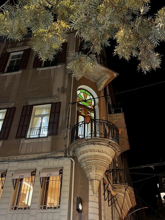 Tαξίδι στην εμπόλεμη Βηρυτό: Χαμπίμπι – κι ας πετούν από πάνω μας τα drones