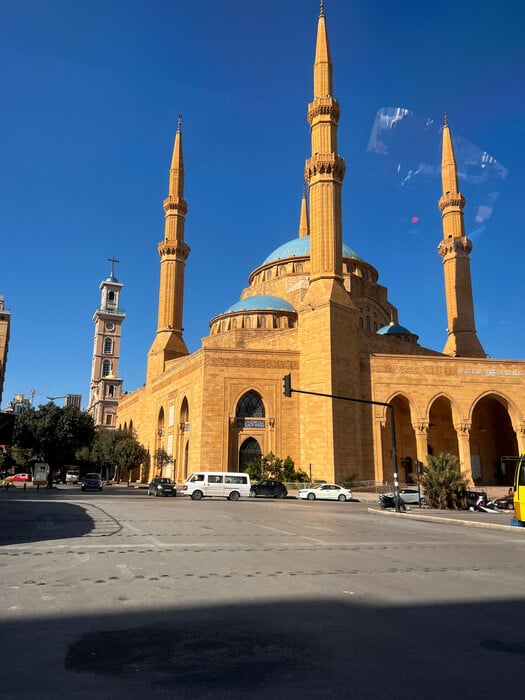 Tαξίδι στην εμπόλεμη Βηρυτό: Χαμπίμπι – κι ας πετούν από πάνω μας τα drones