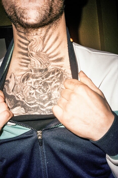 ΕΠΕΞ Τρυφερά πορτρέτα της καθημερινής ζωής από έναν Γροιλανδό φωτογράφο 