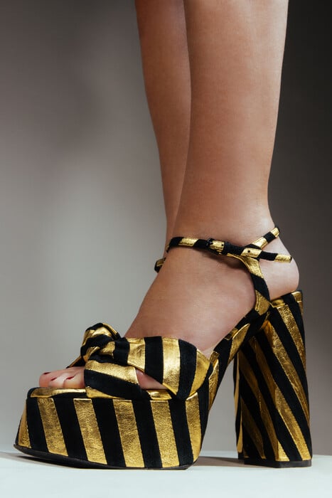 Ψηλά τακούνια