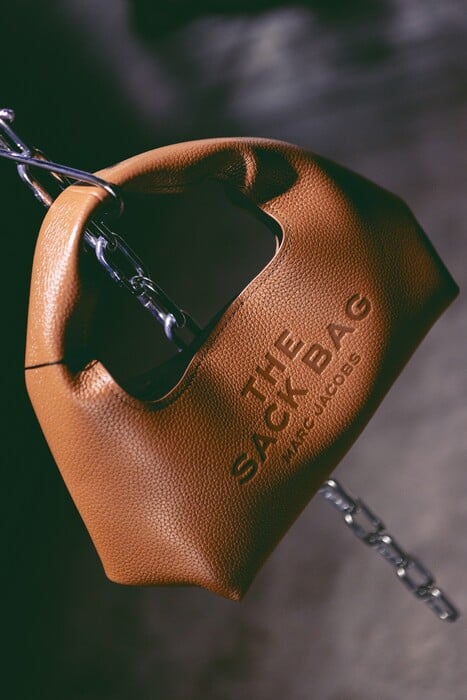 MODIVO & epapoutsia.gr παρουσιάζουν τις χειμερινές συλλογές 2025 μέσα από μια iconic εμπειρία Fashion Art Gallery