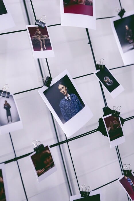 MODIVO & epapoutsia.gr παρουσιάζουν τις χειμερινές συλλογές 2025 μέσα από μια iconic εμπειρία Fashion Art Gallery