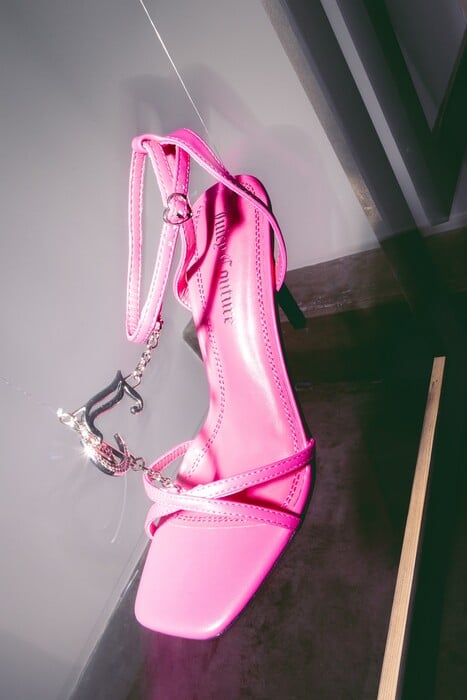 MODIVO & epapoutsia.gr παρουσιάζουν τις χειμερινές συλλογές 2025 μέσα από μια iconic εμπειρία Fashion Art Gallery