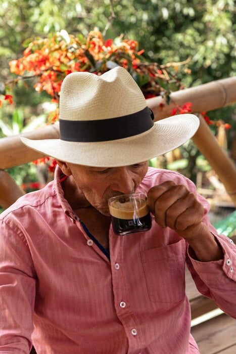 Ταξίδι στα βουνά της Κολομβίας: Ανακαλύπτοντας τις φάρμες καφέ των Άνδεων