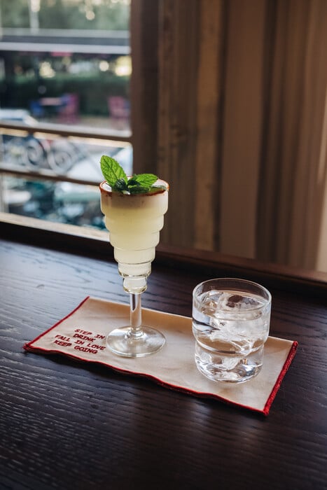 Αρτζεντίνα: Το ολοκαίνουριο αθηναϊκό μπαρ που μοιάζει να ήταν πάντα εκεί