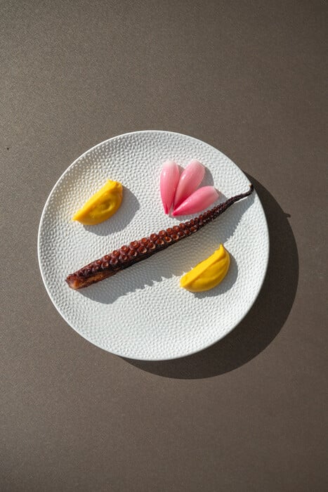 Στο Mylos της Γλυφάδας για ένα από τα καλύτερα ταρτάρ τόνου της πόλης