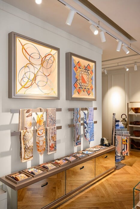 Η πολυτελής κομψότητα της VAKKO φέρνει αέρα Παρισιού στην καρδιά της Αθήνας