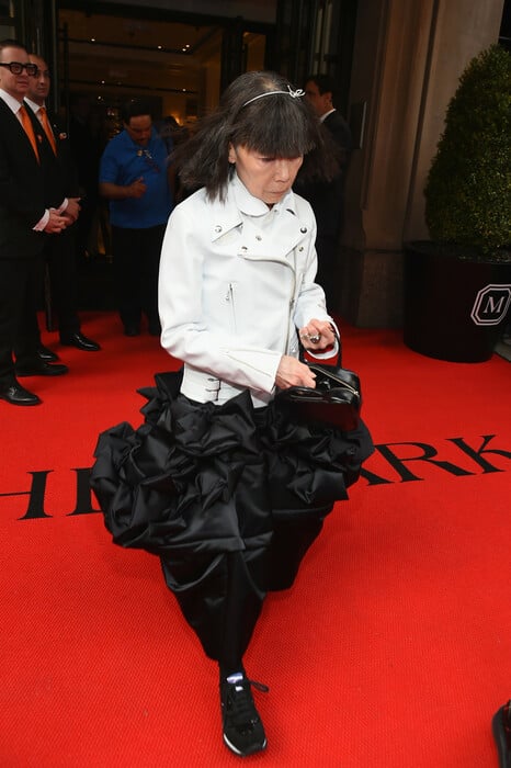 Ουσίες και ελεύθερη χρήση Ή Έτσι μυρίζει η ζωή μας/Κριστιάν Αστουγκεβιέλ ή Αστουγκβιέιγ (ψηφίζω το 2ο)