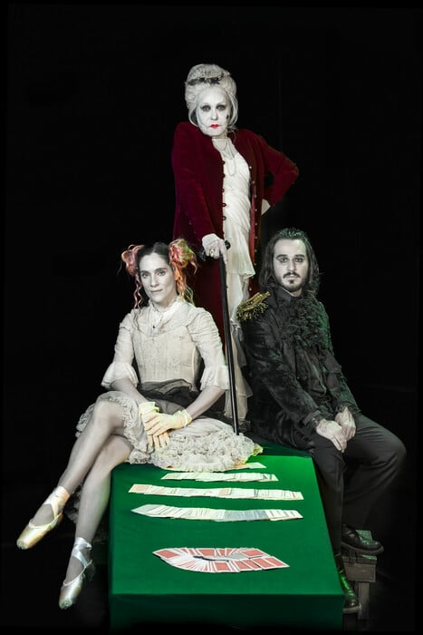 Δώδεκα θεατρικές πρεμιέρες 