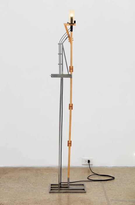 Όλο το εικαστικό σύμπαν του Ντέιβιντ Λιντς σε μια μνημειώδη έκθεση 