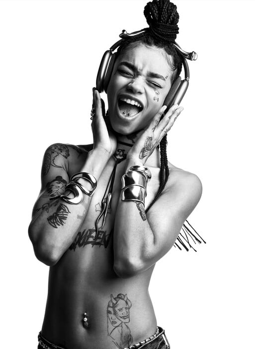 Costas Coutayar: Φωτογράφος. Γεννήθηκε στο Κερατσίνι, ζει στο Κολωνάκι.