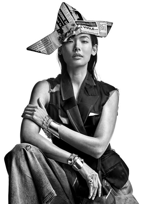 Costas Coutayar: Φωτογράφος. Γεννήθηκε στο Κερατσίνι, ζει στο Κολωνάκι.