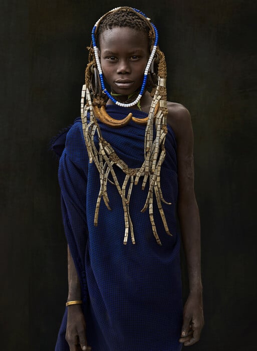 Costas Coutayar: Φωτογράφος. Γεννήθηκε στο Κερατσίνι, ζει στο Κολωνάκι.