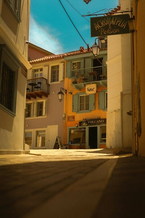 «Αγαπημένη συνήθεια είναι ο περίπατος στη θάλασσα και οι βόλτες στα γραφικά σοκάκια του Ναυπλίου»/ «Παρότι Κρητικιά, oι Ναυπλιώτες με αγάπησαν γι’ αυτό το διαφορετικό που ήμουν»