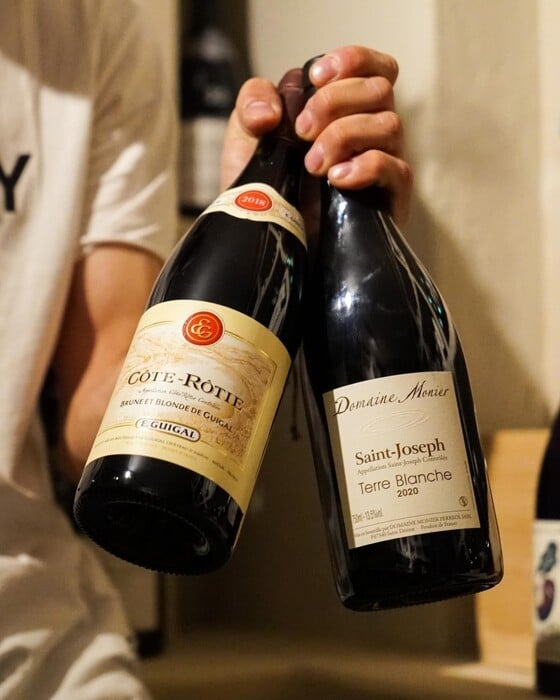 ΕΠΕΞ Βόλτα στα 10 καλύτερα wine bars της Αθήνας