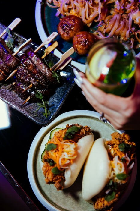 Ghost Sake Bar: Το πιο θελκτικό «φάντασμα κάτω από την πιο θορυβώδη πλατεία 