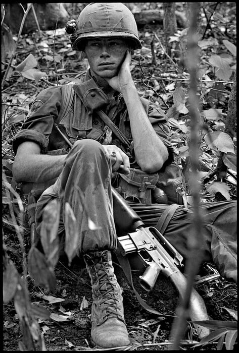 Ο πόλεμος του Βιετνάμ μέσα από τον ατρόμητο φακό της Κάθριν Λερουά 