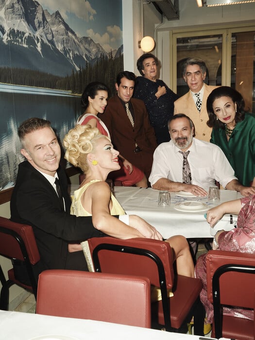 Τζένη Τζένη: Οι πρώτες Φωτογραφίες από την πολυαναμενόμενη παραγωγή σε σκηνοθεσία του Νίκου Καραθάνου