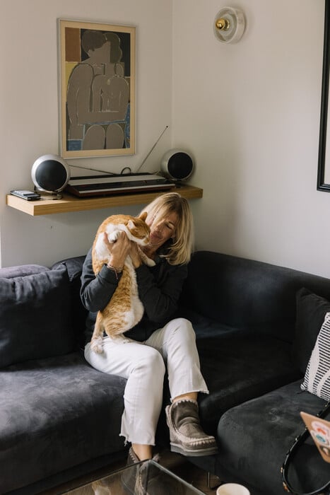 Ένα σπίτι με γάτες και μηχανές / Ένα σπίτι που νιαουρίζει και μαρσάρει