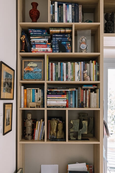 Ένα σπίτι με γάτες και μηχανές / Ένα σπίτι που νιαουρίζει και μαρσάρει