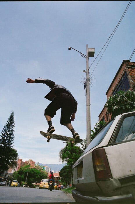 «Touching Ground»: Η ατρόμητη skate κουλτούρα του Μεντεγίν