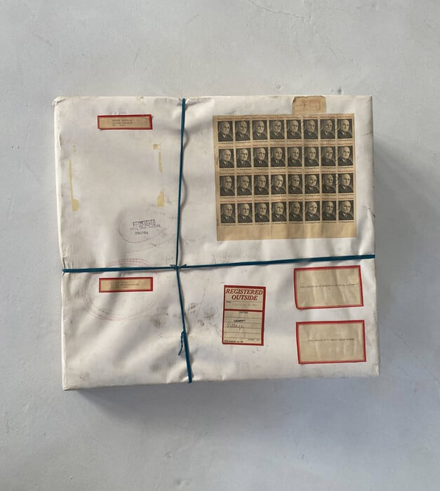 Μια έκθεση που τιμά τον Stephen Antonakos, έναν μεγάλο καλλιτέχνη της διασποράς