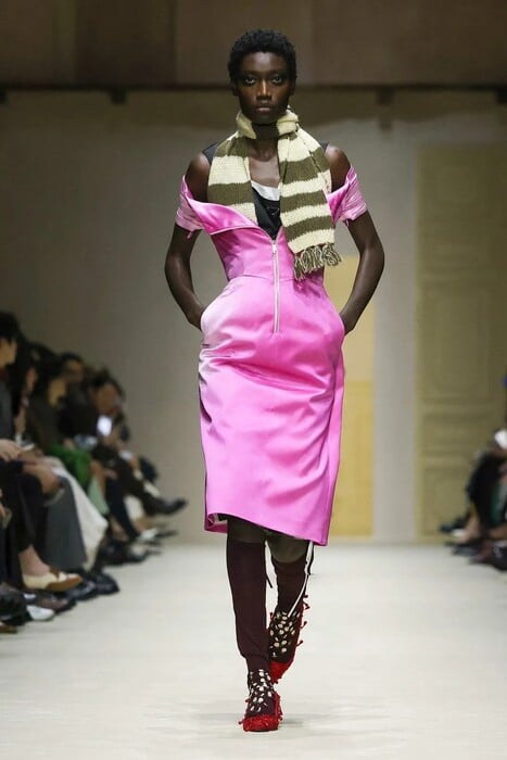 Μιλάνο 2026: Το στριπτίζ της Prada και μινιμαλισμός με ψυχή σε Marni και Jil Sander