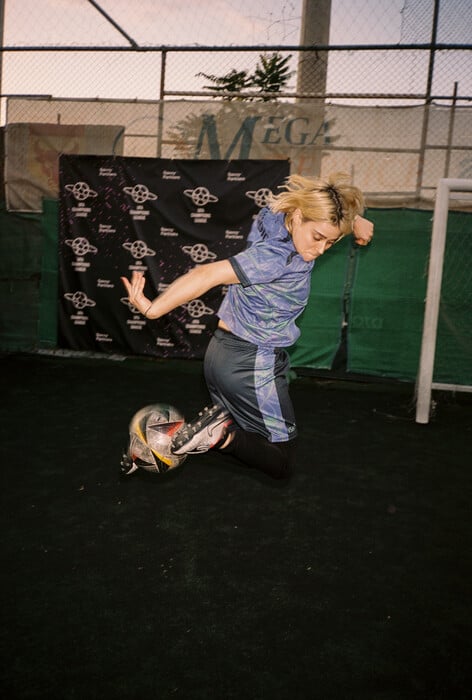 Ο τρυφερός, αναλογικός κόσμος της Ληλένας Μαρίνου