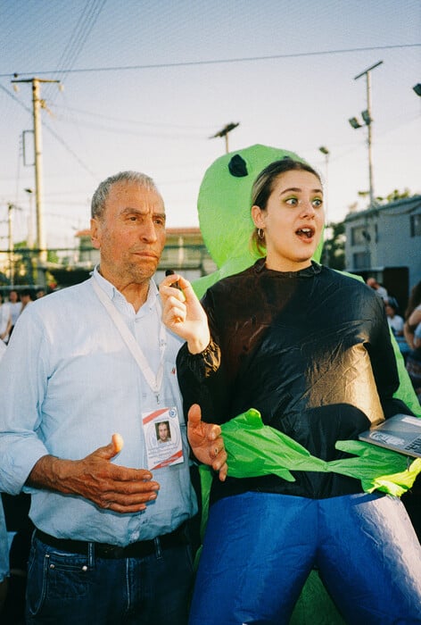 Ο τρυφερός, αναλογικός κόσμος της Ληλένας Μαρίνου