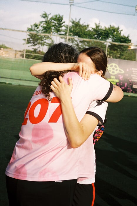 Ο τρυφερός, αναλογικός κόσμος της Ληλένας Μαρίνου