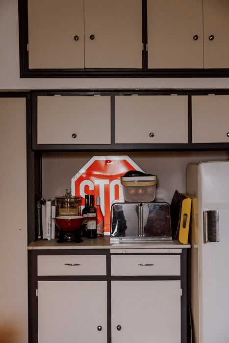 Ένα σπίτι που δεν κρύβεται/Ένα ηλιόλουστο ρετιρέ με vintage ψυχή