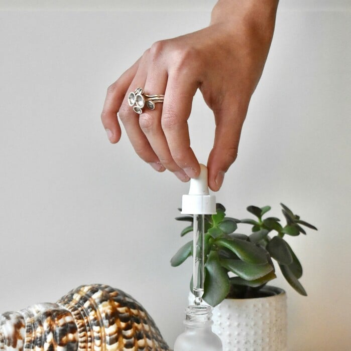 Η αντιγηραντική φροντίδα που ενισχύει την ελαστικότητα και τη φυσική λάμψη του προσώπου