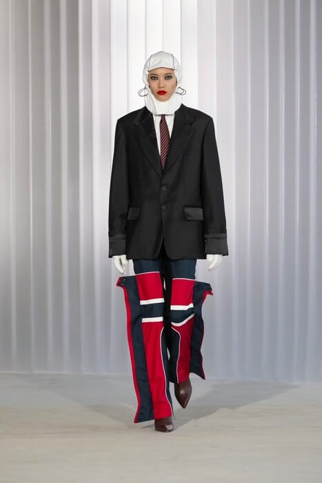 Licence to Play Ή Παίζοντας (σκληρά) με τη μόδα.