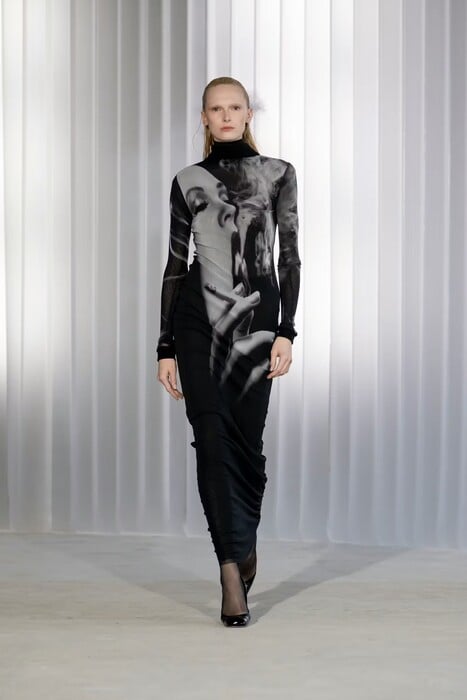 Licence to Play Ή Παίζοντας (σκληρά) με τη μόδα.