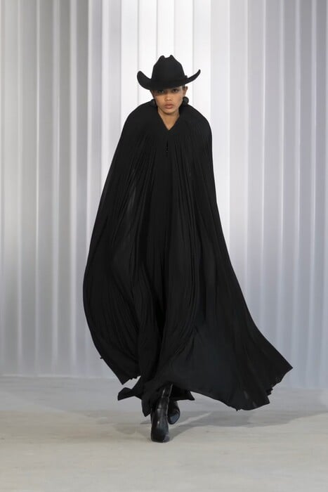 Licence to Play Ή Παίζοντας (σκληρά) με τη μόδα.