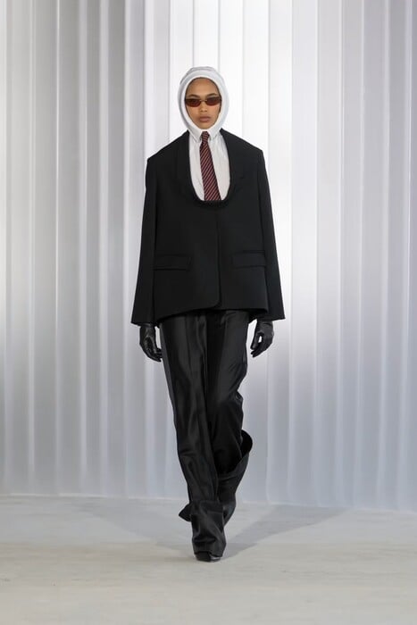 Licence to Play Ή Παίζοντας (σκληρά) με τη μόδα.