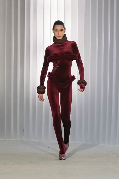 Licence to Play Ή Παίζοντας (σκληρά) με τη μόδα.