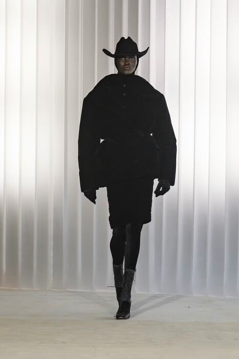 Licence to Play Ή Παίζοντας (σκληρά) με τη μόδα.