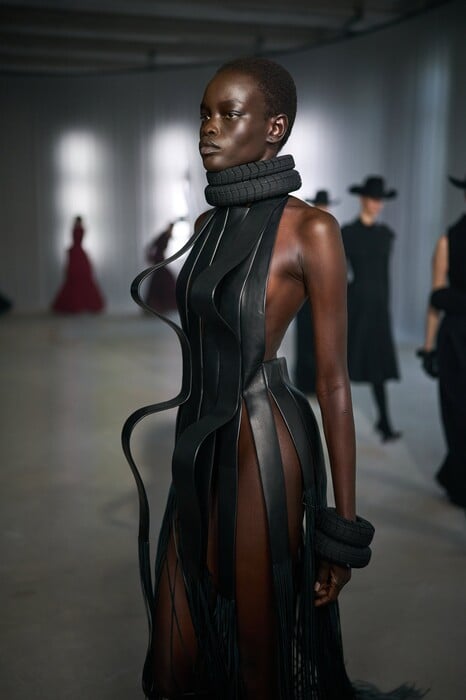 Licence to Play Ή Παίζοντας (σκληρά) με τη μόδα.