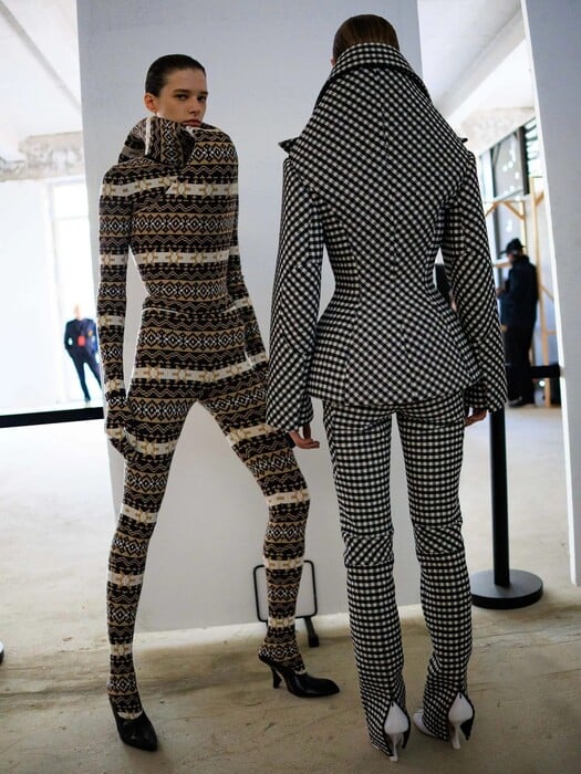 Licence to Play Ή Παίζοντας (σκληρά) με τη μόδα.