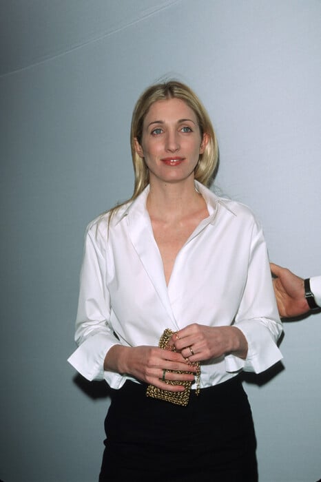 Carolyn Bessette Kennedy: Ένα cool κορίτσι από τα ’90ς κυριεύει τη σημερινή ποπ κουλτούρα