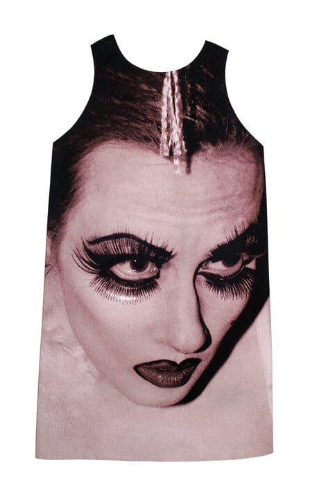 «Είσαι ό,τι φοράς», μια έκθεση για την τέχνη και το ρούχο στον 21ο αιώνα