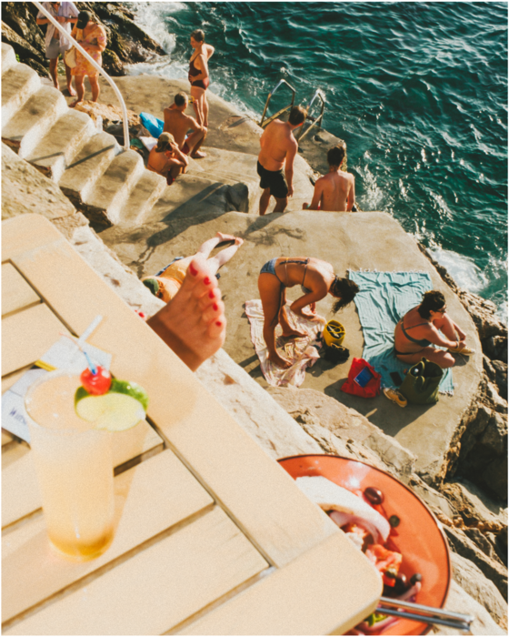 Οι όμορφες, μικρές στιγμές της Αθήνας με τη ματιά του Ντάγκλας Μάρτιν Έβελι