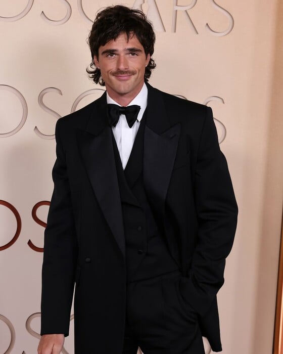 Όσκαρ 2026: Οι εμφανίσεις που ξεχώρισαν στο κόκκινο χαλί