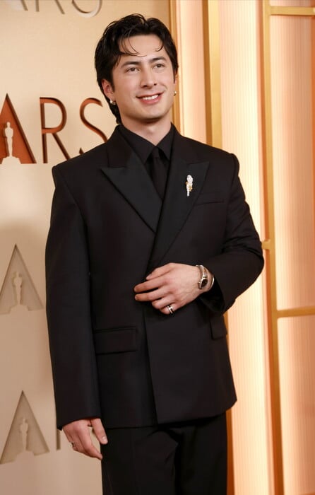 Όσκαρ 2026: Οι εμφανίσεις που ξεχώρισαν στο κόκκινο χαλί