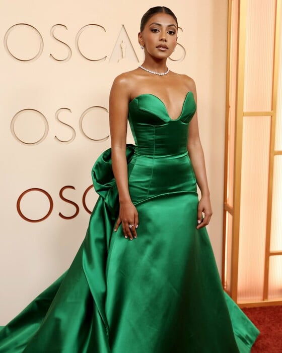 Όσκαρ 2026: Οι εμφανίσεις που ξεχώρισαν στο κόκκινο χαλί